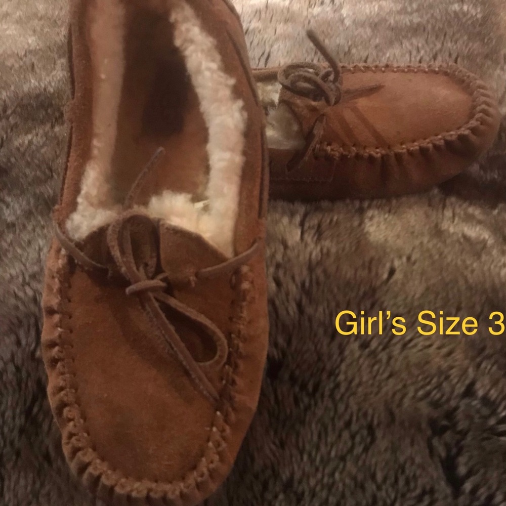 Girl’s Size 3 Ugg slippers
